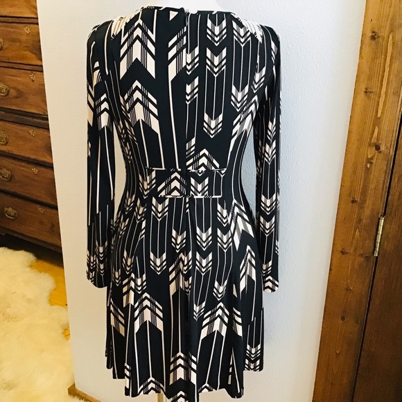 Jessica Simpson Super Flattering Year Round Go Anywhere Dress - Picture 2 of 6